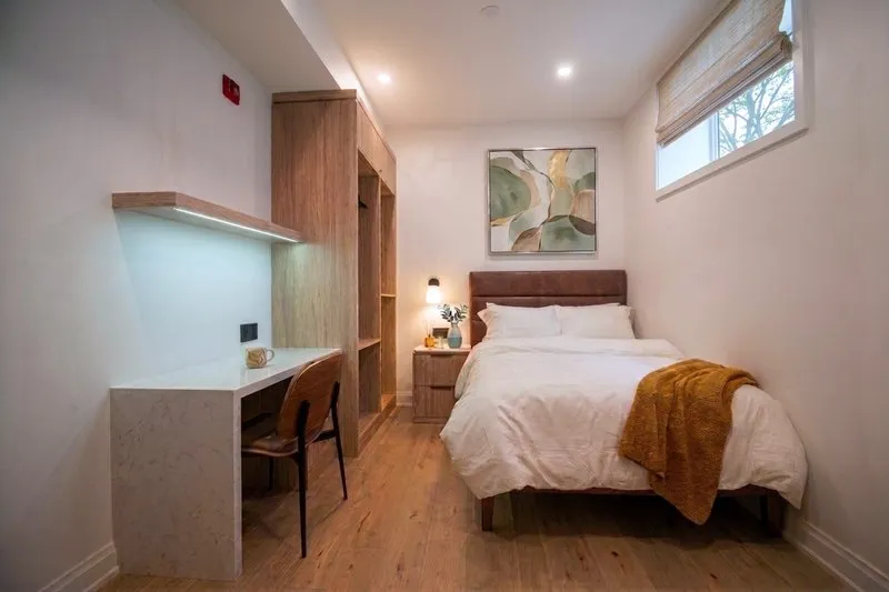 Room 1 1 800w